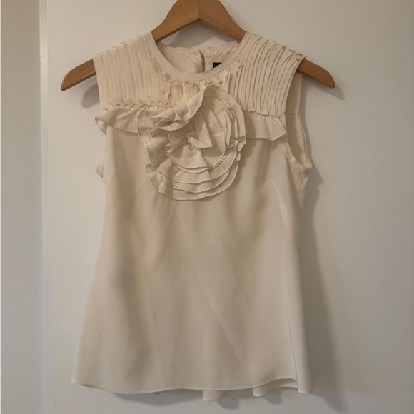 White sleeveless blouse - Picture 1 of 5